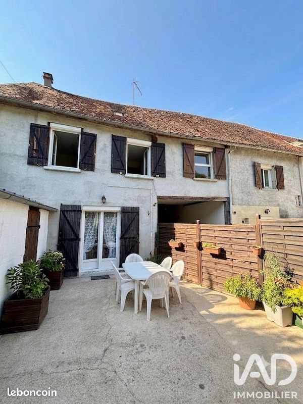 Immeuble 144 m² · à Courtenay · 144 m² · 173 000 €