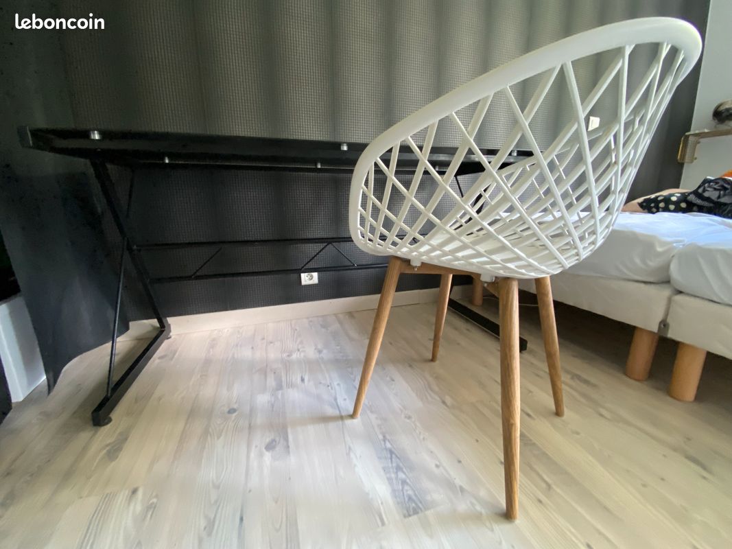 Bureau noir en verre (image 4)