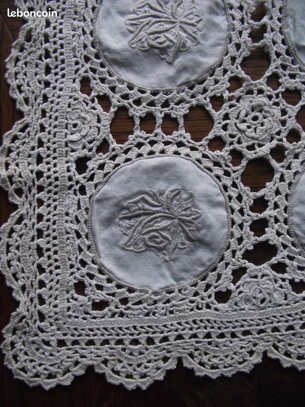 Lot De Linges Anciens - Napperons Brodés - Occasion