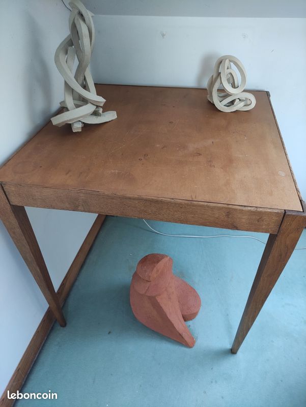 Table en bois (image 1)