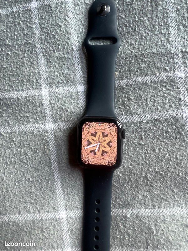 Apple Watch SE GPS, 40mm (image 2)