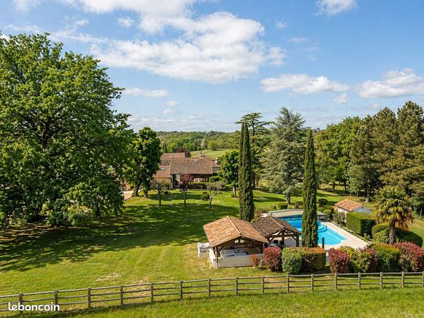 Maison 8 pièces 245 m²