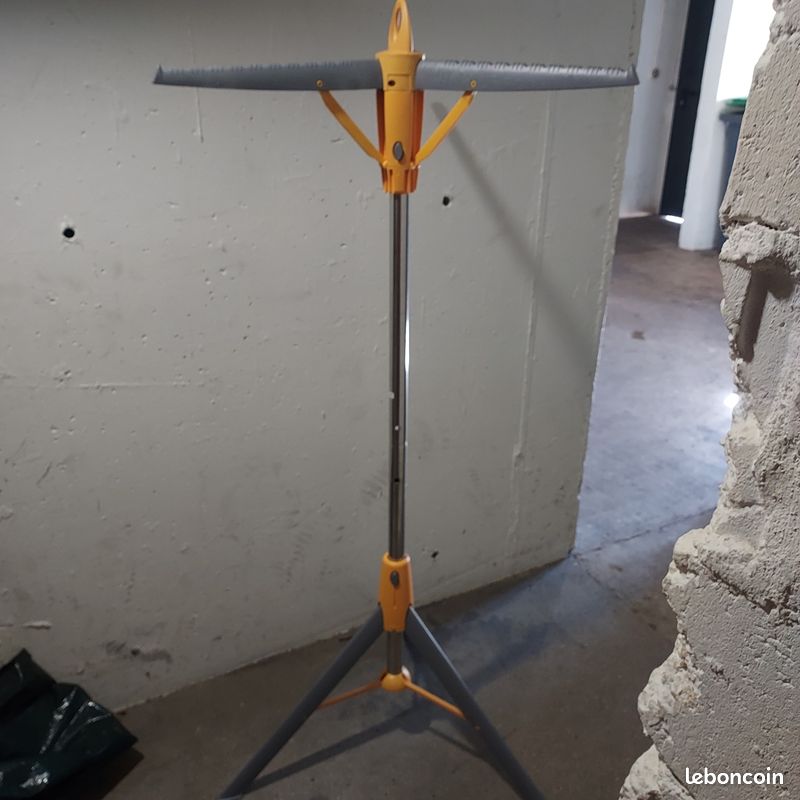 Etendoir parapluie pour cintres (image 1)