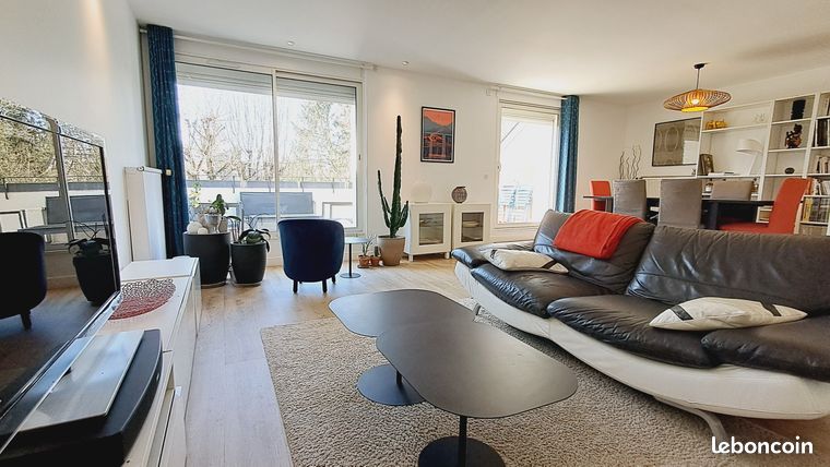 Appartement lumineux et familial, de 5 pièces avec terrasse