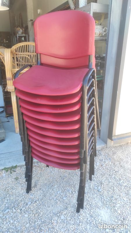 11 Chaises empilables rouge (image 1)