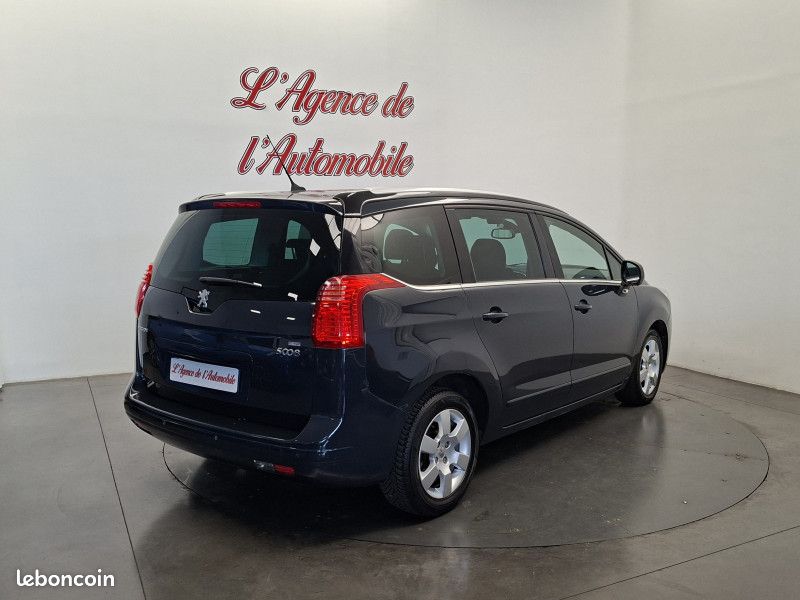 Peugeot 5008 1.6 hdi 112 ch Boite Auto Allure 7 places / GPS / toit pano / Radar AV et AR / (image 4)