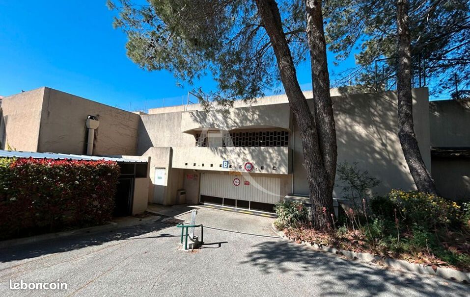 Parking 13 m² · à Fréjus · 13 m² · 20 000 €