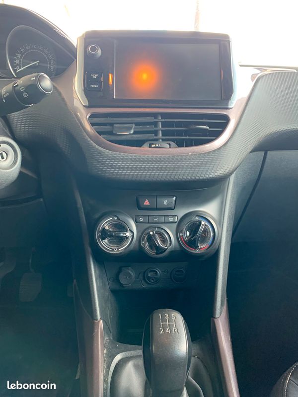 Peugeot 2008 1.2 VTI Active distribution a jour garanti (image 6)