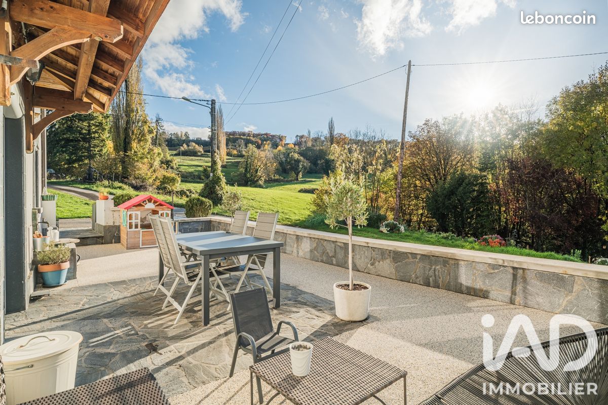 Propriété 5 pièces 234 m² (image 1)
