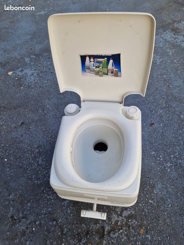 WC chimique (image 1)