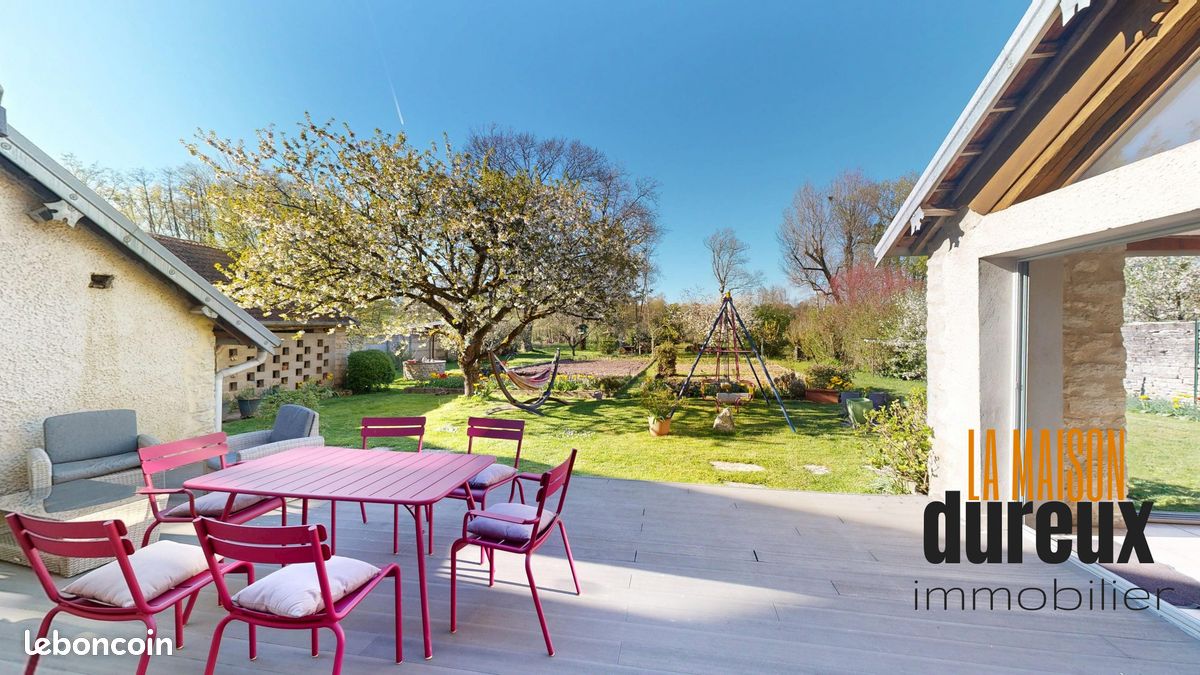 Maison 7 pièces 218 m² · à Nantilly · 218 m² · 230 000 €