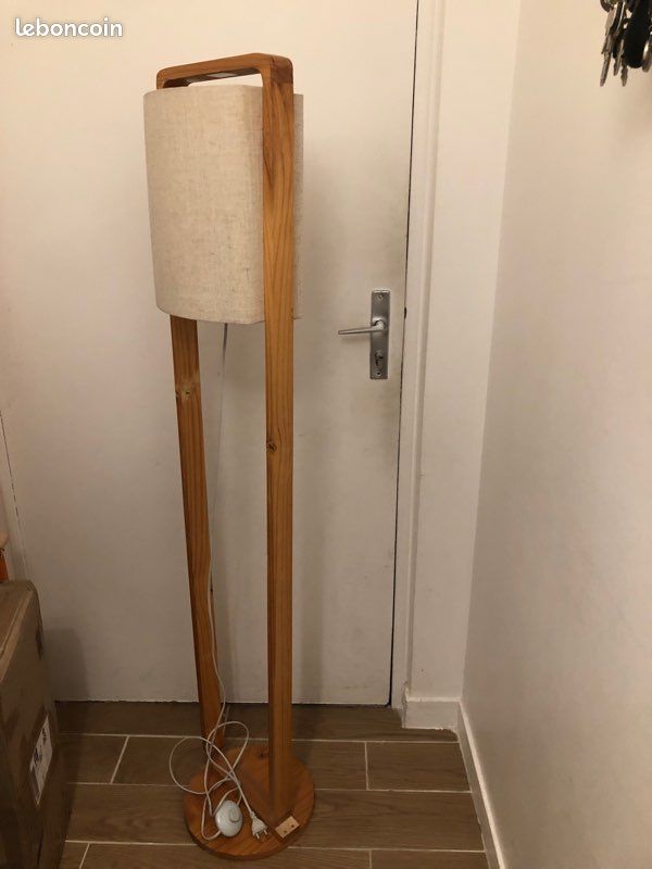 Lampadaire beige structure en bois (image 5)