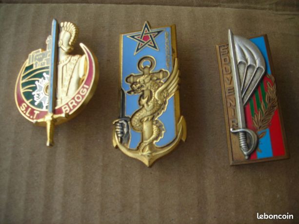 insigne pins badge foyer des ptt de Cachan (c 64