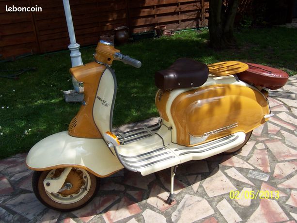 Scooter moka IMF (ressemblance vespa) équipements compris (casque, antivol,  gants, alarme) - Motos