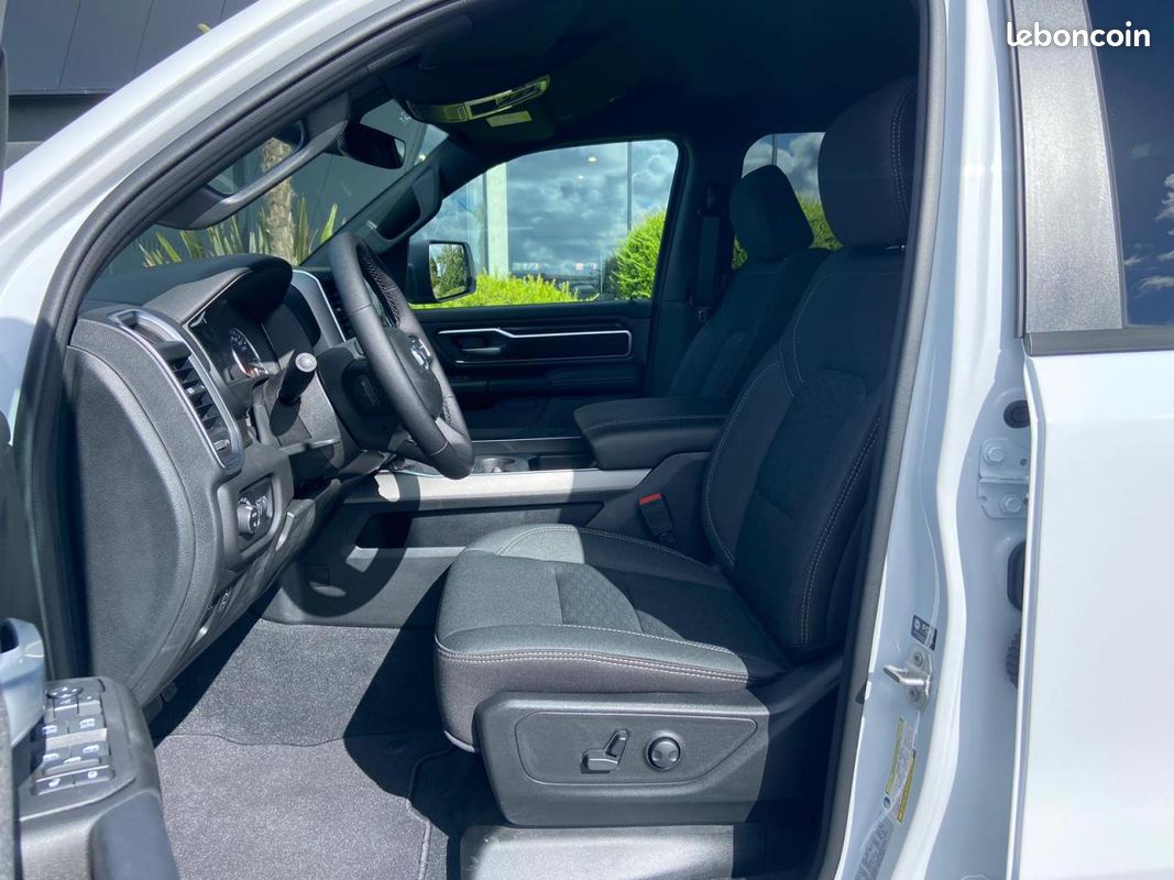 Dodge ram 1500 crew cab bighorn night edition (image 10)