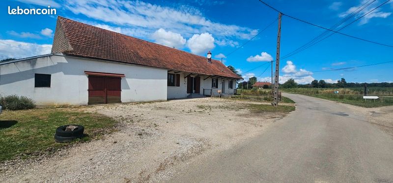 Maison 7 pièces 180 m² · à Pierre-de-Bresse · 180 m² · 160 000 €