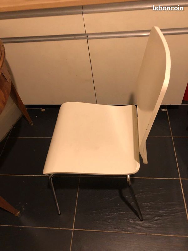 Chaise blanche (image 1)