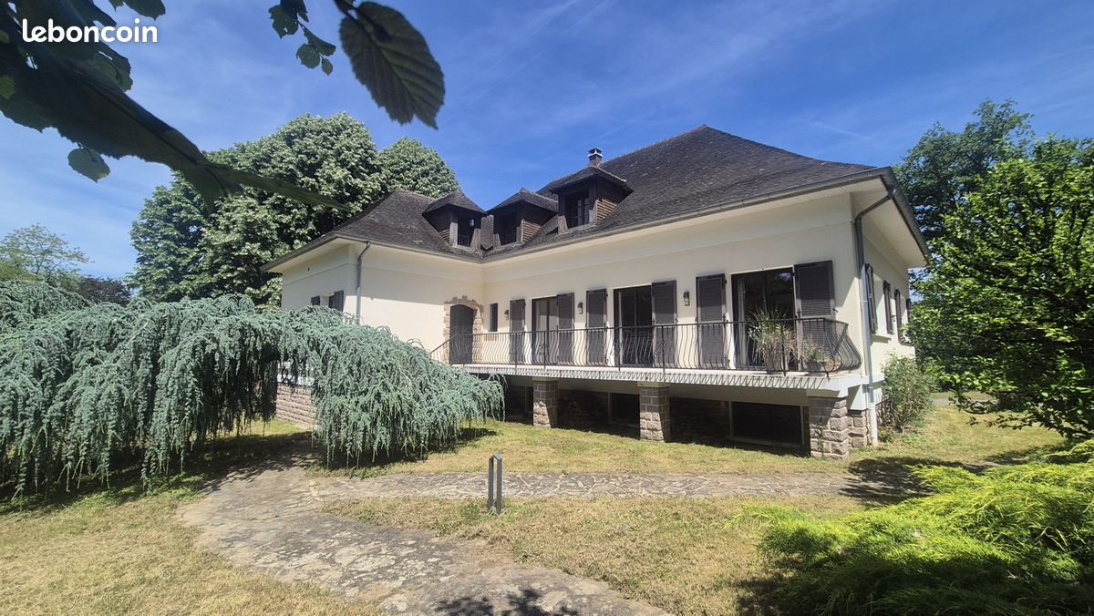 Maison 8 pièces 260 m² · à Feytiat · 260 m² · 349 800 €