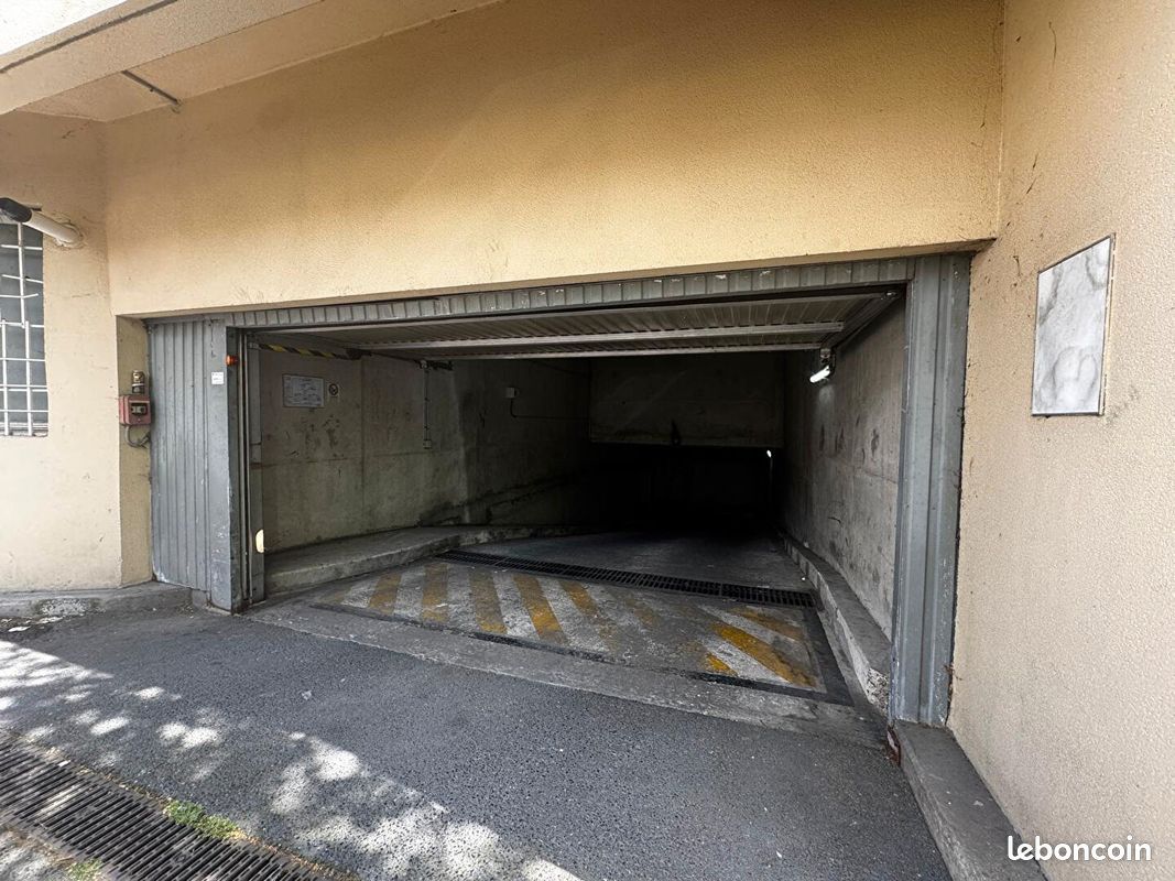 Parking 1 pièce 12 m² · à Aubervilliers · 12 m² · 11 000 €