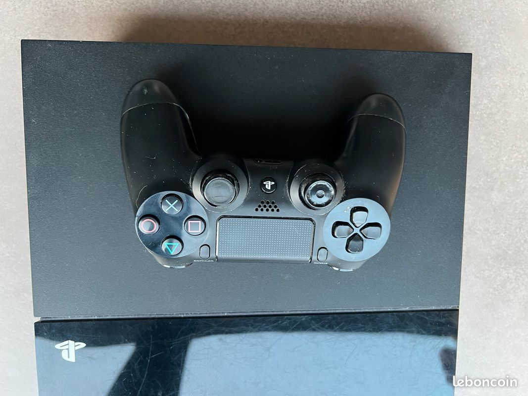 PlayStation 4 (image 4)
