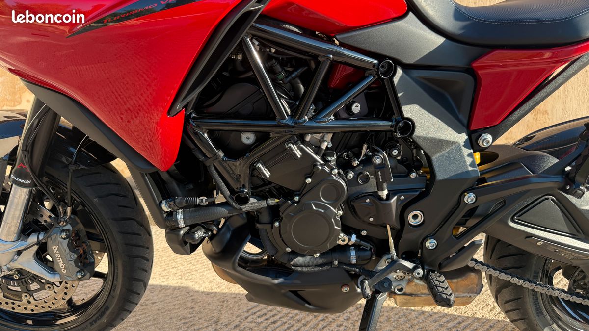 Essai - MV Agusta Enduro Veloce (2024) : la différence à l'italienne Essai - MV Agusta Enduro Veloce (2024) : la différence à l'italienne