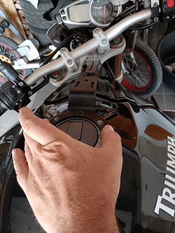 Support GoPro réservoir moto - Équipement moto