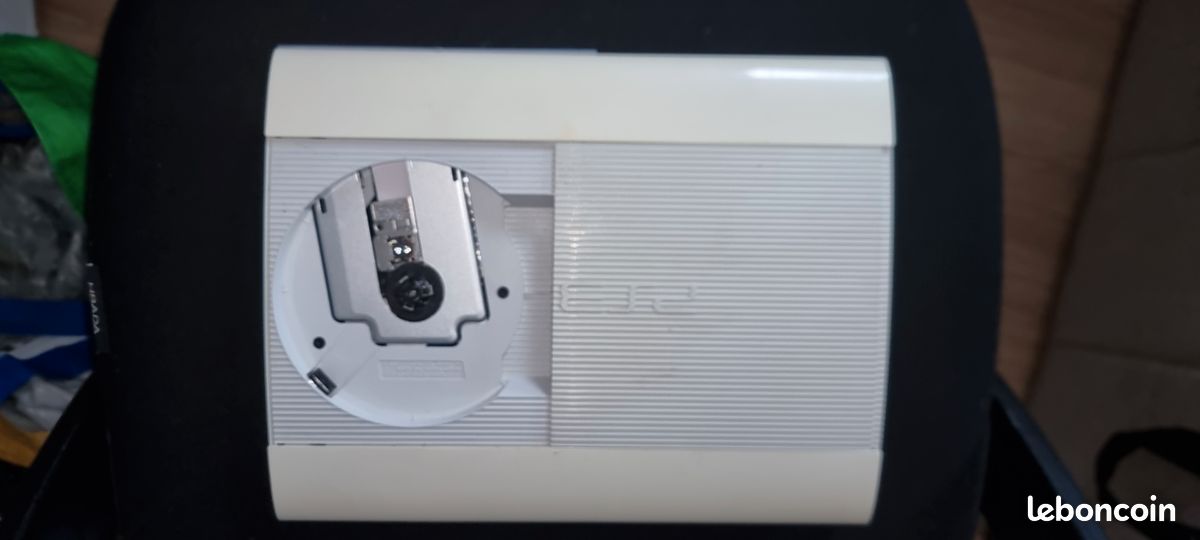 Ps3 ultra slim pour pièces (image 3)