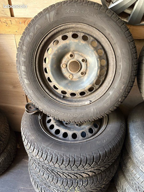 Pneus hiver presque neuf sur jantes tôle VW GOLF et autre modèle du groupe (image 2)
