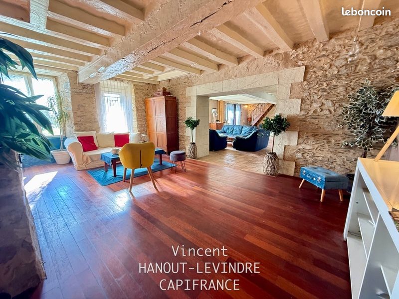 Maison 12 pièces 259 m² · à Les Hauts-d'Anjou · 259 m² · 399 000 €