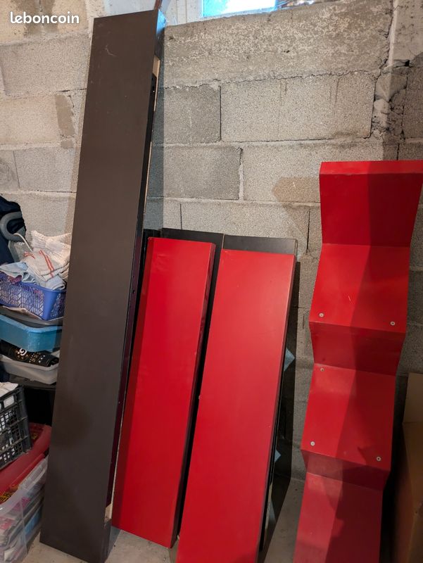 Étagères Ikea rouges et noires (image 4)