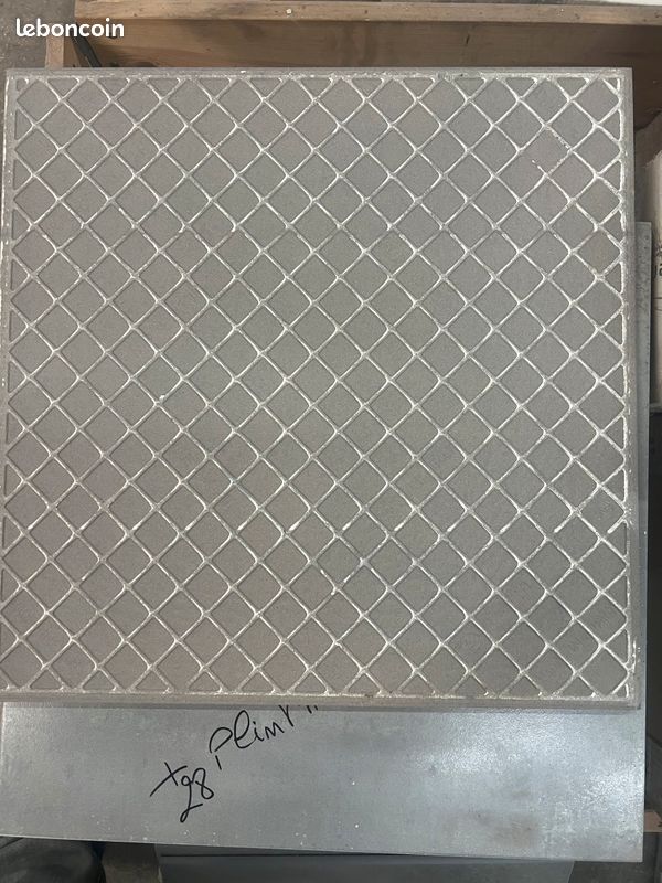 8m2 carrelage 50x50 grès cérame gris à reflet + 28 plinthes (image 5)