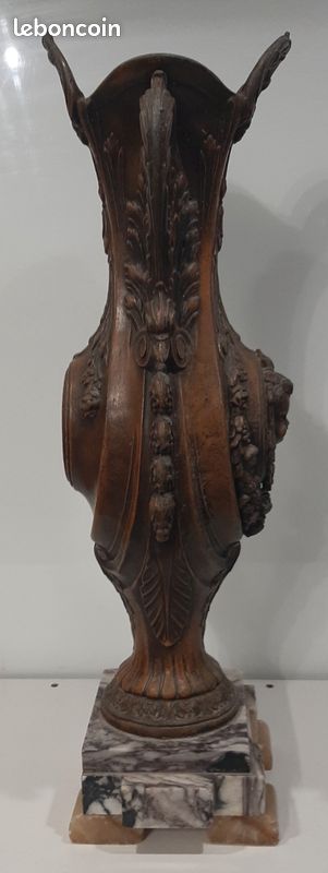 Vase en régule à tête d'angelot sur pied en marbre (image 4)