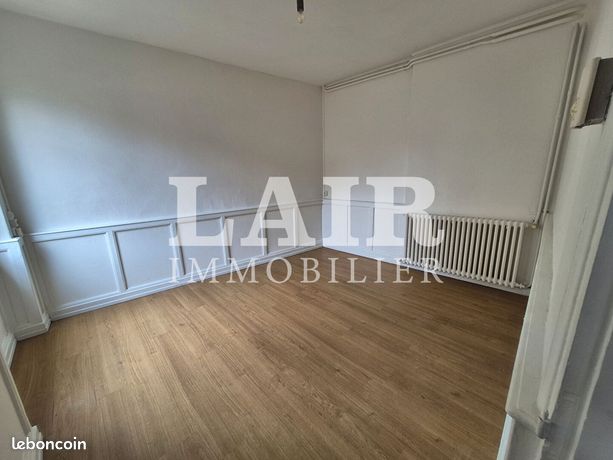 https://img.leboncoin.fr/api/v1/lbcpb1/images/7c/4e/a9/7c4ea9b945528264c27293e170766b582f57f223.jpg?rule=ad-image
