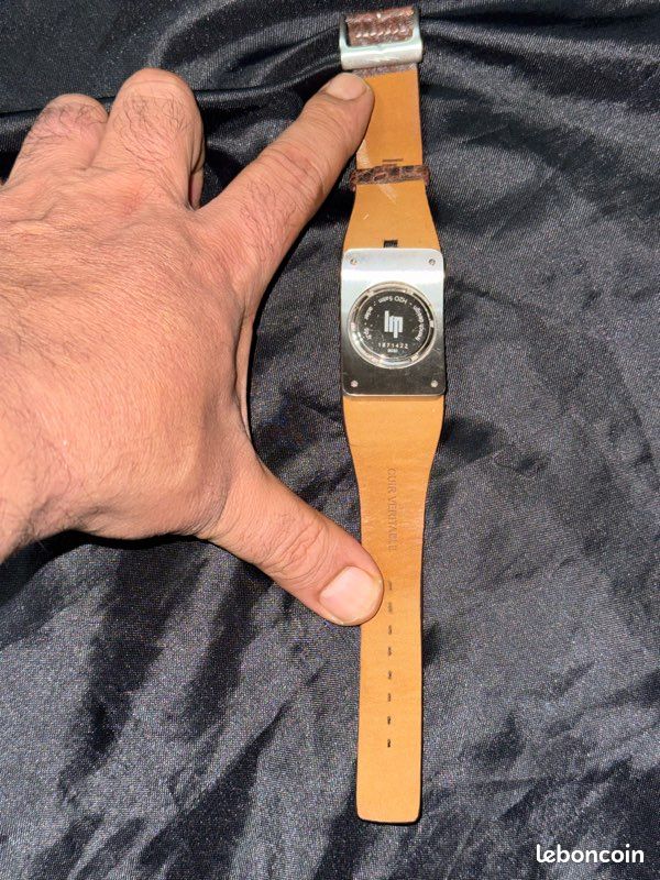 Montre Lip Frigidaire Vintage - Rétro Seventies, Cadran Noir Et Bracelet Cuir, Fonction Date