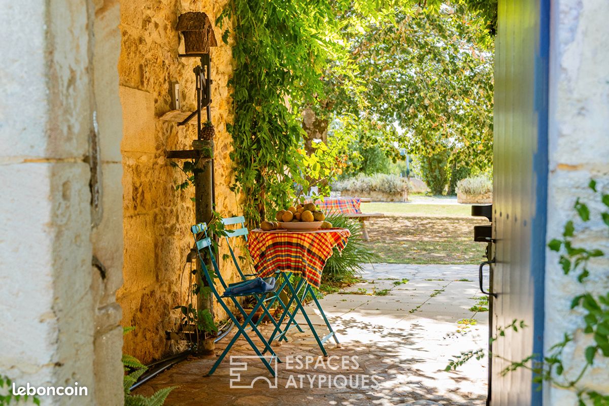 Maison 12 pièces 490 m² · à Saint-Agnant · 490 m² · 895 000 €