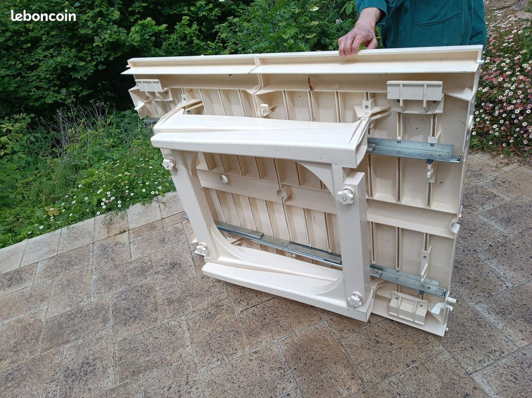 Grande table de jardin en polypropylène, très solide (image 4)