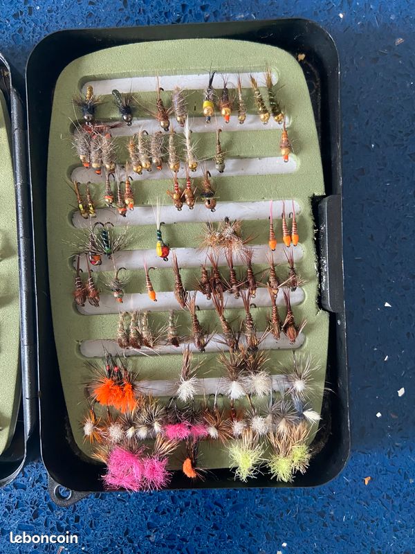 Lot De 200 Mouches De Pêche – Montées, Avec Boîtes, Occasion