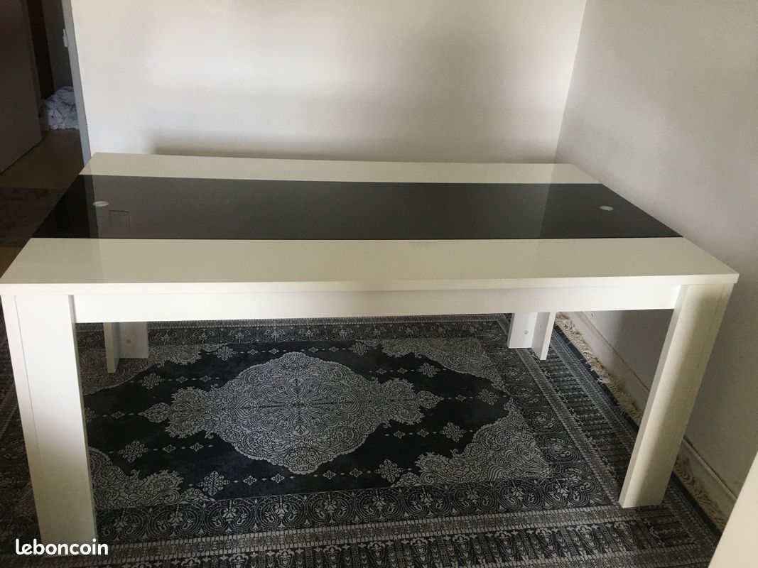 Table blanche (image 1)