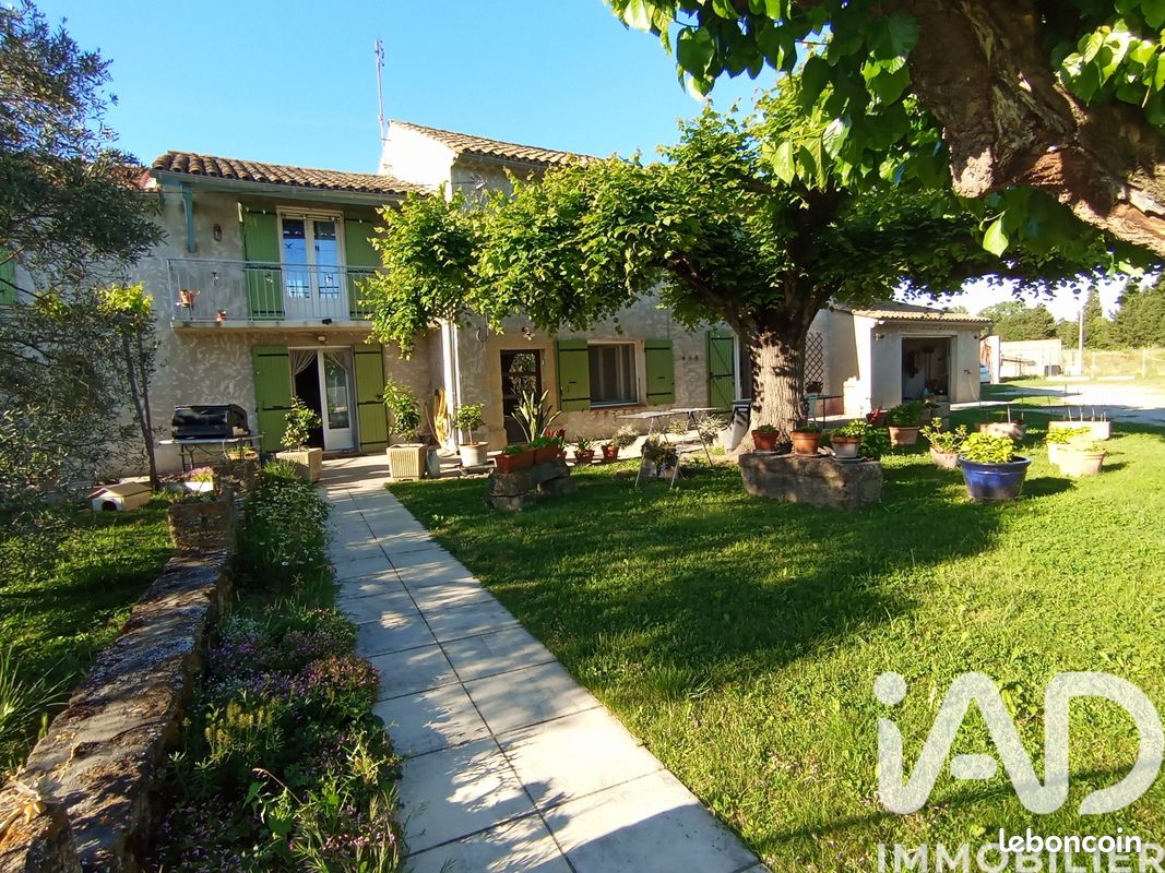 Maison 6 pièces 191 m² · à Camaret-sur-Aigues · 191 m² · 342 000 €