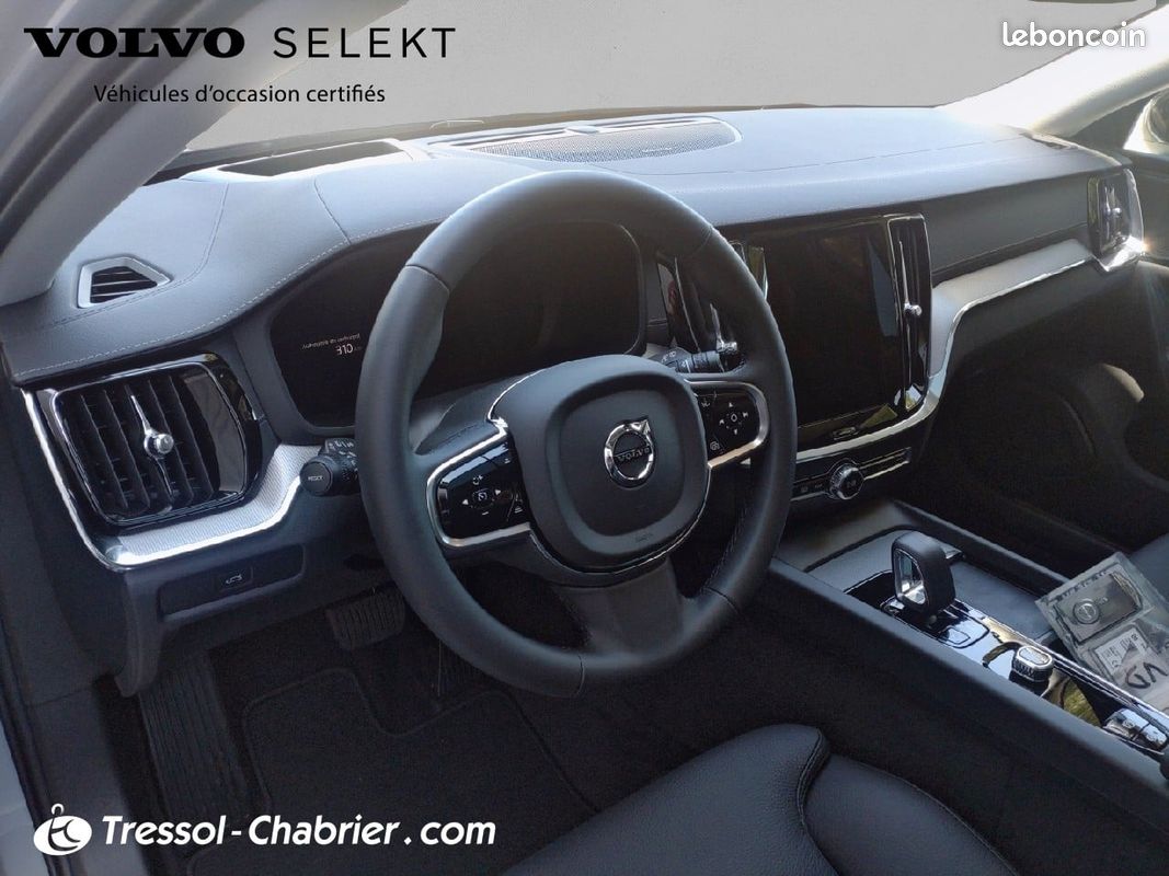VOLVO V60 Micro hybride essence B4 197 ch DCT7 Ultra Style Dark (image 12)