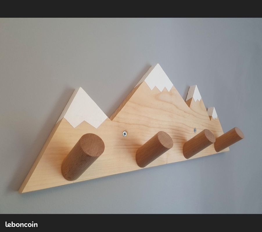 Porte manteau mural ancien en bois et fer 4 patères - Décoration