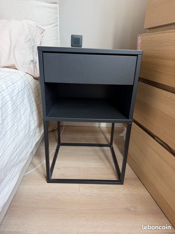 Table de chevet noir IKEA Vikhammer (image 1)