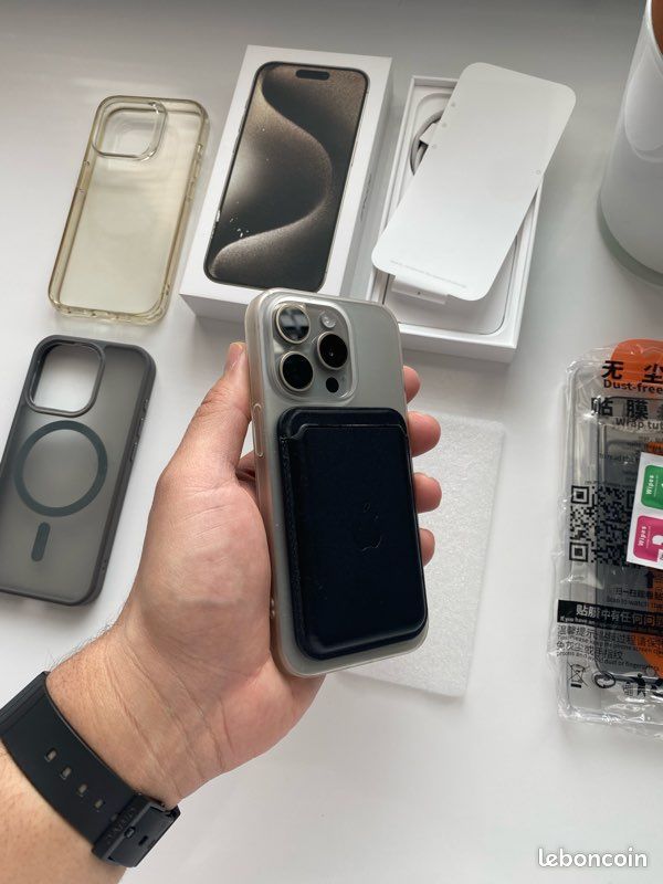 IPhone 15 Pro 256Go Titane Naturel + coques - Comme neuf - Facture (image 1)
