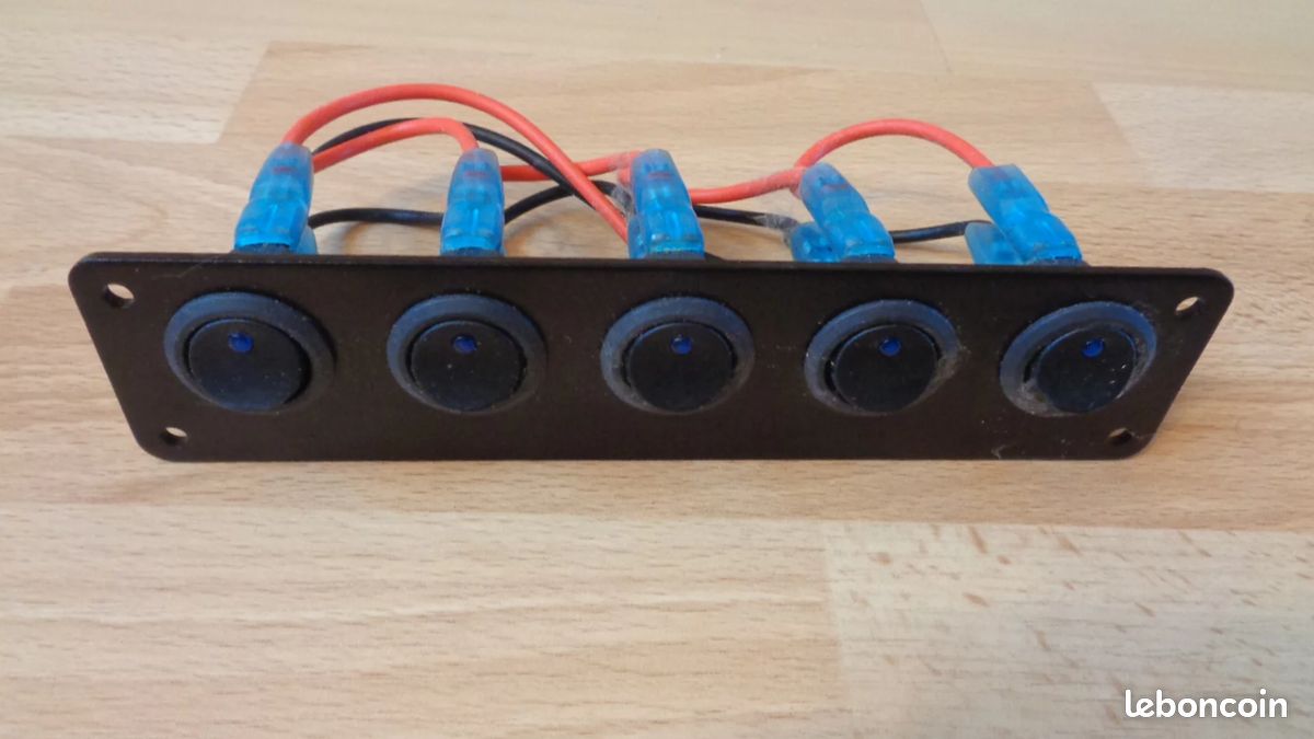 5 interrupteurs ronds étanches à LED bleues (image 16)