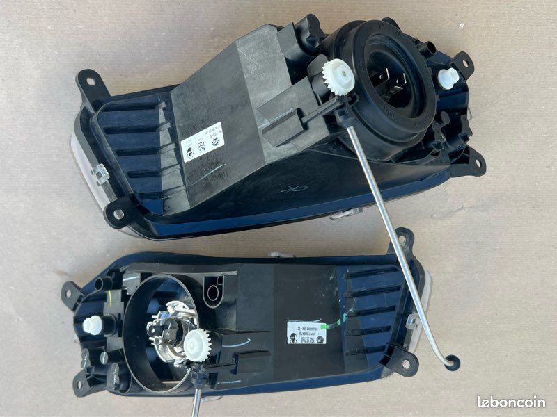 Paire De Phares Can am spyder F3 T et LTD 2020 (image 2)