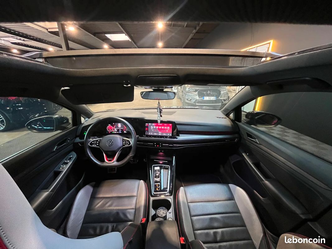 VOLKSWAGEN GOLF 8 GTI 2.0 TSI 245 CH - Pack CUIR / TOIT PANO / SUIVI VW (image 13)