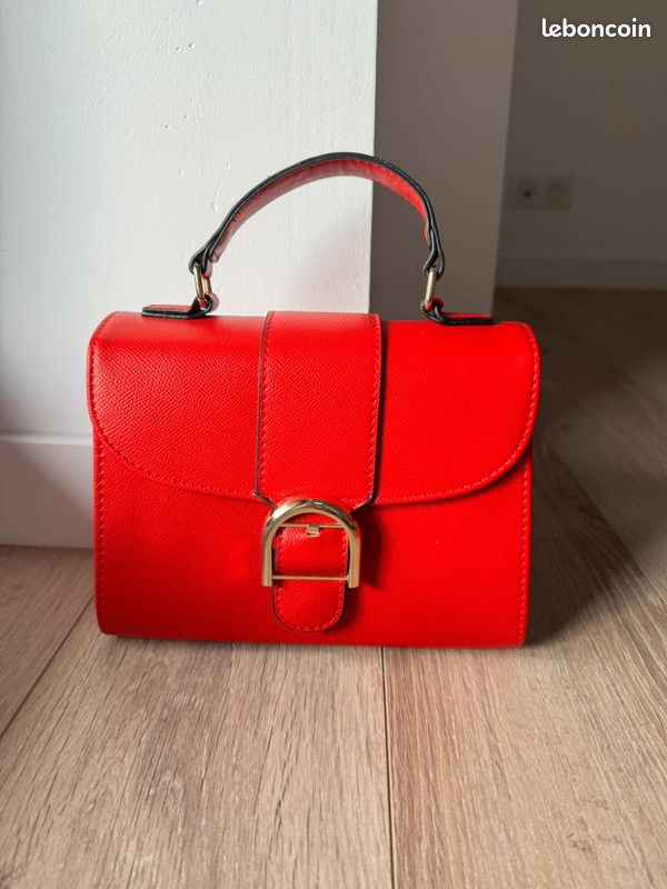 Sac à main boucle et bandoulière – Rouge Gallantry Accessoires