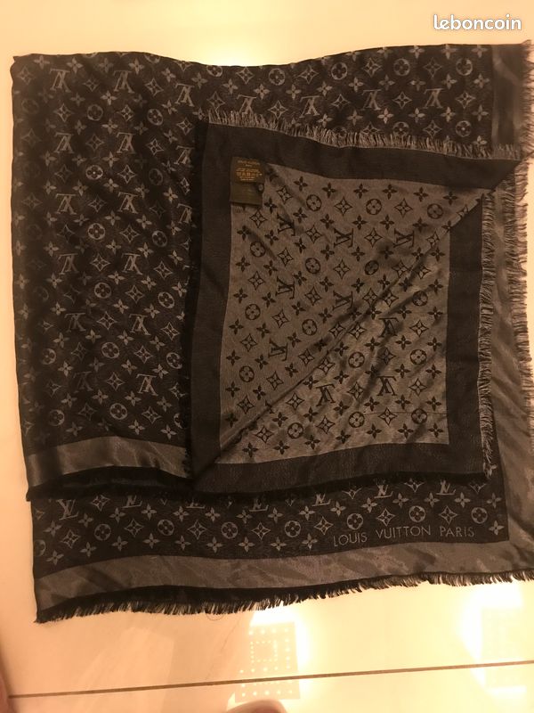 Foulard louis vuitton (image 1)