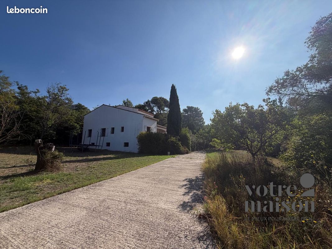 Maison 8 pièces 171 m² · à Simiane-Collongue · 171 m² · 735 000 €