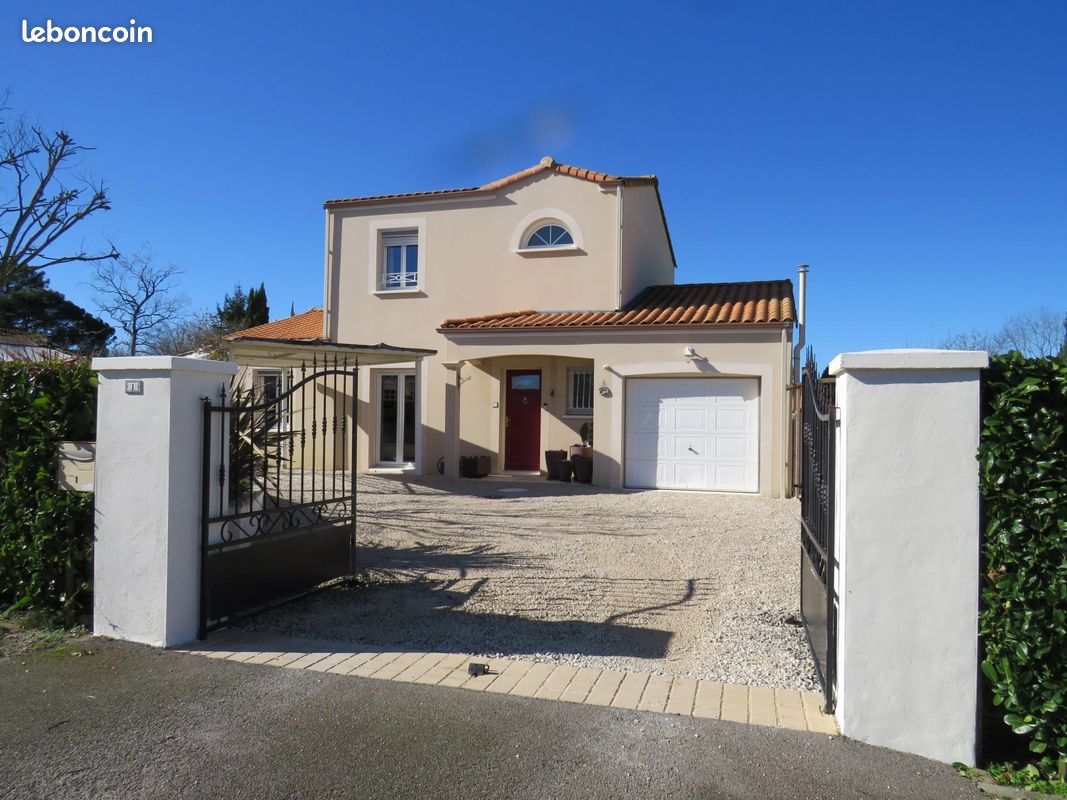 Maison 7 pièces 107 m² · à Saint-Maurice-le-Girard · 107 m² · 240 750 €